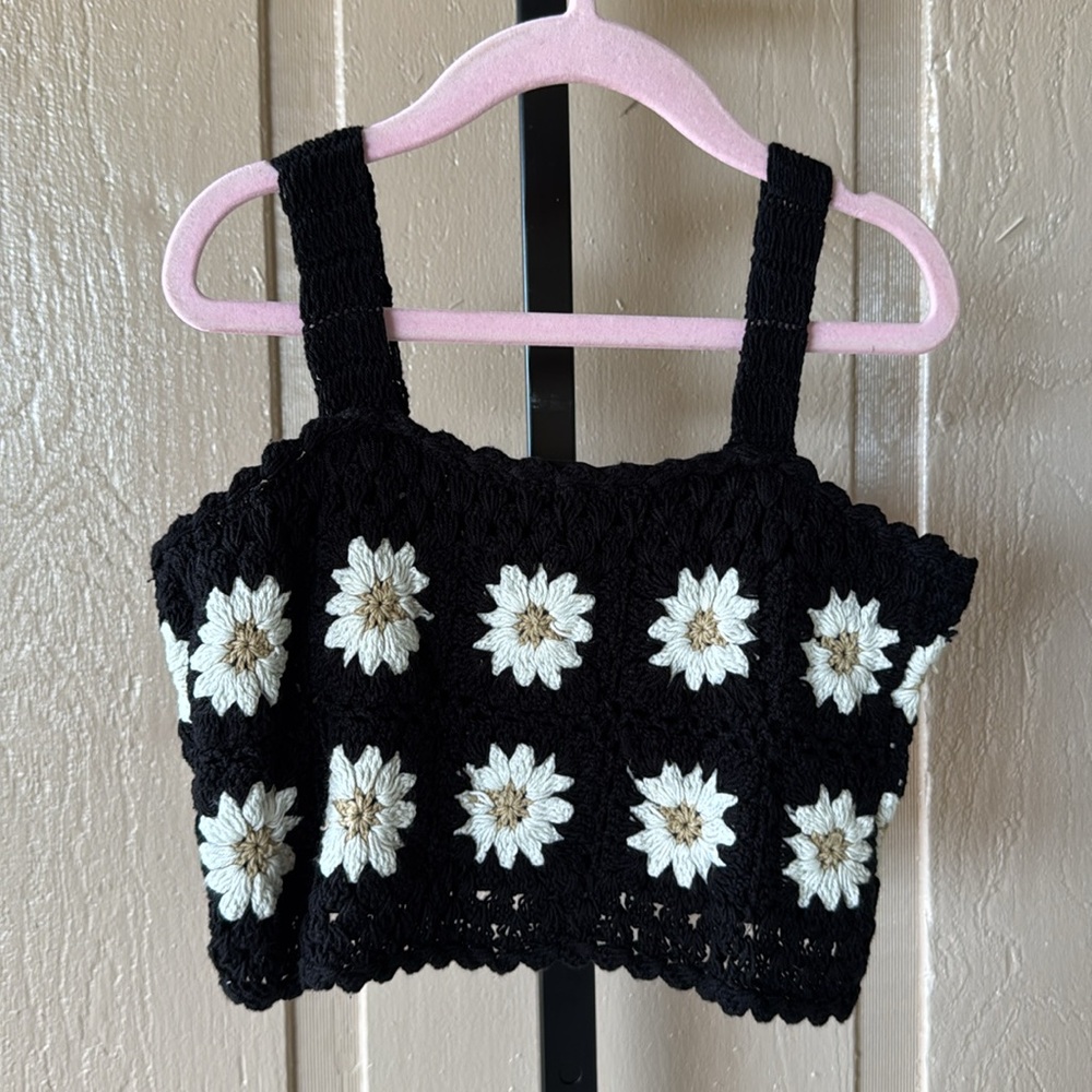 NWT Zara Cropped Crocheted Daisy Top